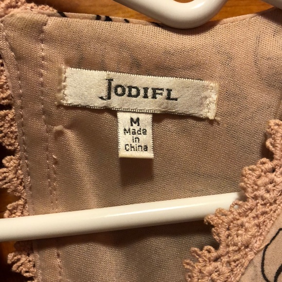 Jodifl Lightweigt Bell sleeve dress - Picture 3 of 3